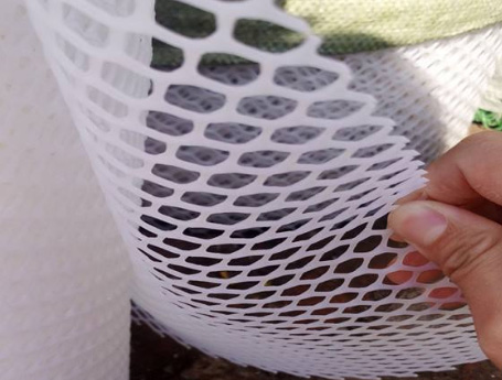 Plastic mesh panel